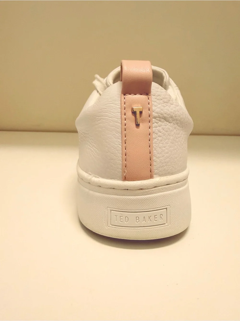 Ted Baker Women's Bailey Low Top Sneakers preppy logo comfy Size 8